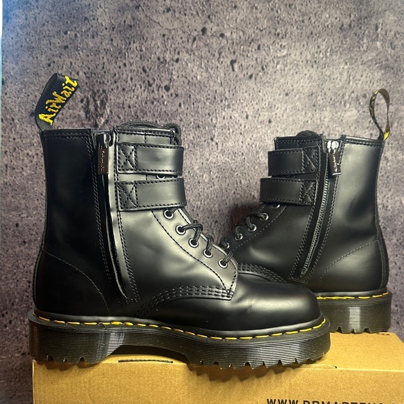 Dr. Martens Women’s Size 8 Black High Shine Leather boots - Picture 7 of 8